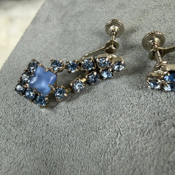 Vintage Blue Rhinestone Silver Tone Dangle & Drop Screw Back Earrings - Picture 8 of 9